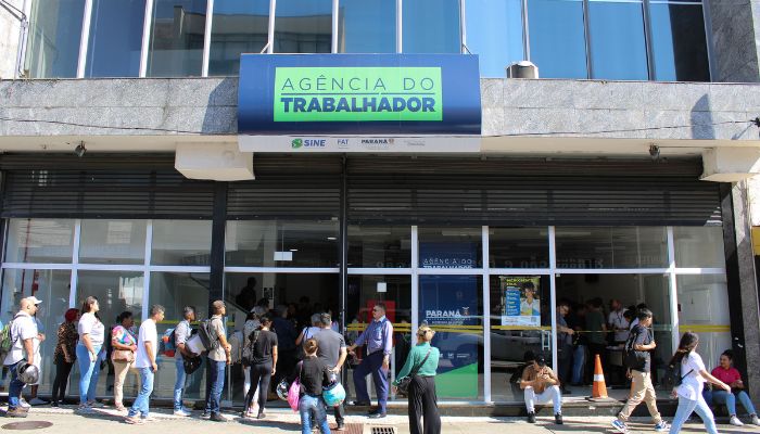 Carteira assinada: Paraná começa a semana com 17,5 mil vagas de trabalho